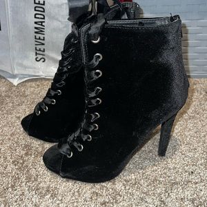 Cute Velvet laced heeled booties
